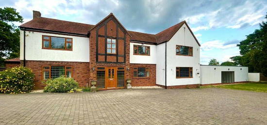 5 bedroom detached house