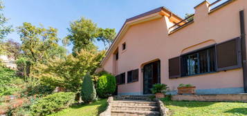 Villa in vendita in via di Villa Grazioli