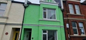 6 bedroom terraced house