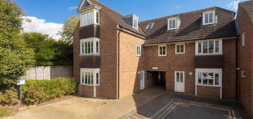 Flat to rent in College Road, Canterbury CT1