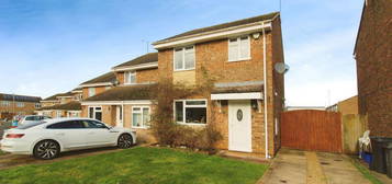 3 bedroom semi-detached house to rent