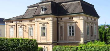 Zauberhafte Villa zum Renovieren auf 1.199 m² Grund samt Nebengebäude mit Garage im Stadtzentrum