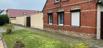 Altes Bauernhaus mit großen Grundstück,Garagen,kleine Scheune,