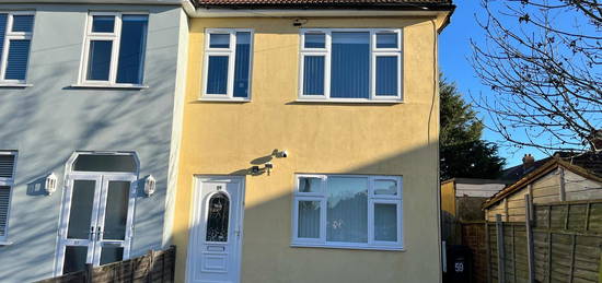 2 bed semi-detached house to rent