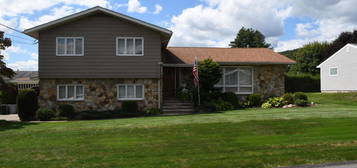 216 Hill Top Dr, West Wyoming, PA 18644