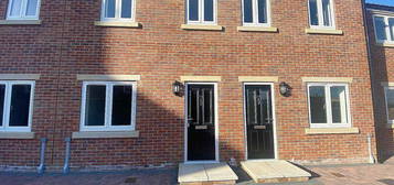 2 bedroom terraced house to rent