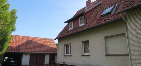 7-Zimmer-130 m²-DHH Wunstorf-Luthe,670 m²Grundstück,Keller,Garage