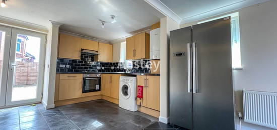 4 bed flat to rent