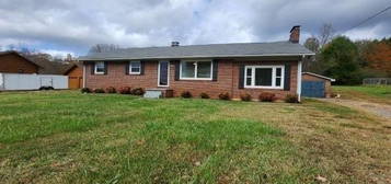 335 Pleasant Hill Dr, Elkin, NC 28621