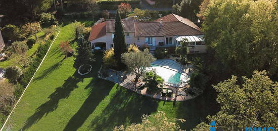 Grande Maison Familiale avec Piscine et Salle de Cinéma