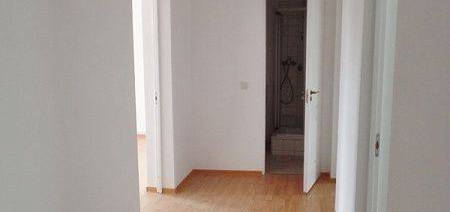 2-Raum-Wohnung mit Balkon, Dusche und Wanne