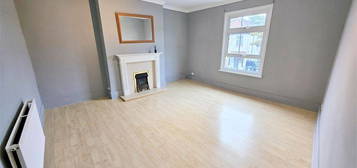 2 bed flat to rent