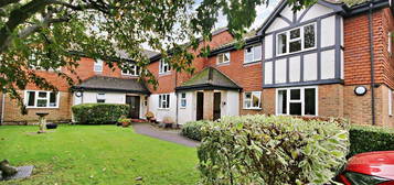 Flat for sale in Godstone Road, Lingfield RH7