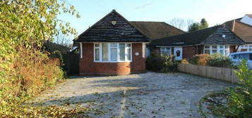 Bungalow to rent in Chelmsford Road, Shenfield, Brentwood CM15