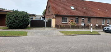 Doppelhaushälfte mit Garage und Carport