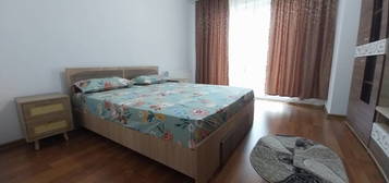 Apartament 3 camere, etaj 2, parcare privata Floresti central