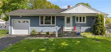 48 Dale Dr, Milford, CT 06461