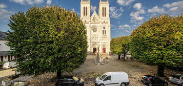 Nantes - Saint-Donatien : Hôtel particulier face à la basilique