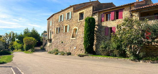 Vente, Cairanne, Maison de village spacieuse et lumineuse, à rénover, bâtie sur les remparts historiques, garage, vue imprenable Ventoux et Dentelles de Montmirail