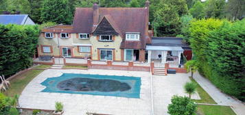 6 bedroom detached house for sale