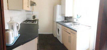 4 bed terraced house to rent