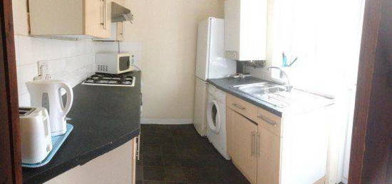 4 bed terraced house to rent