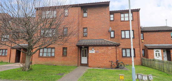 Studio to rent in Newcourt, Uxbridge UB8