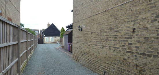 1 bedroom detached house