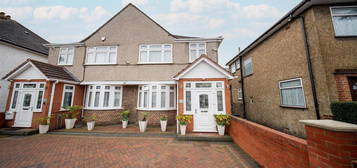 3 bedroom semi-detached house to rent