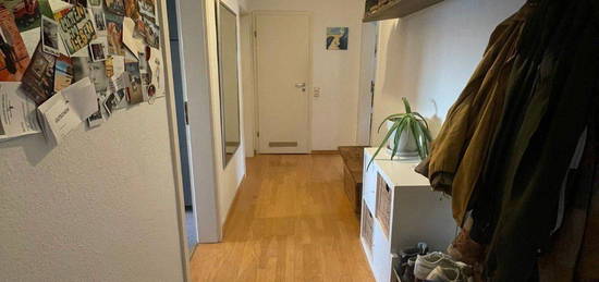 Charmante 2 Zimmer DG-Wohnung am Jahnplatz