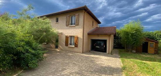 Maison 4 chambres et terrain arboré