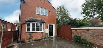 2 bedroom detached house for sale