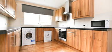 Flat to rent in Deneside Court, Sandyford, Newcastle Upon Tyne NE2