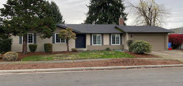 4688 Treeside Dr NE, Salem, OR 97305