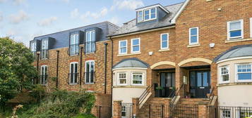 4 bed town house for sale