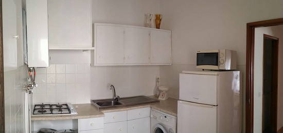 Arrendamento de Apartamento T2  na rua Antônio Montez, 5