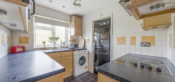 3 bedroom flat for sale