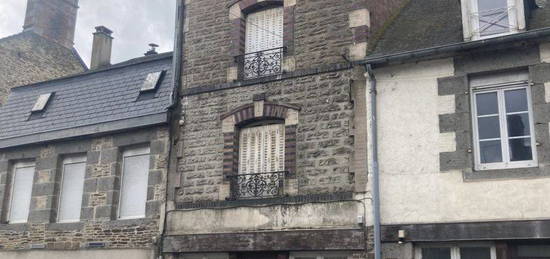 Couterne - Maison De Ville A Renover, Habitable Avec Jardin, Cave, Proche De Bagnoles De L'orne