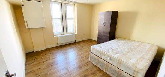 3 bedroom flat to rent