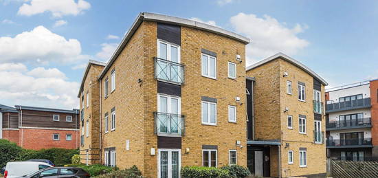 Flat for sale in Romside Place, Romford RM7