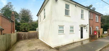 4 bed semi-detached house to rent