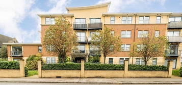 Flat for sale in Tottenham Lane, London N8