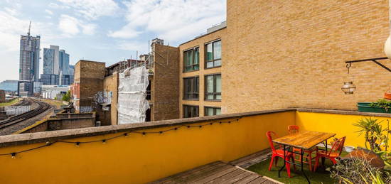 Flat to rent in Drysdale Street, Shoreditch, London N1