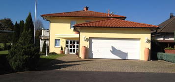 Einfamilienhaus mit Terrasse, Garten und Doppelgarage zur Miete