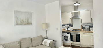 2 bedroom maisonette