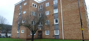 Flat to rent in Aplin Way, Osterley, Isleworth TW7