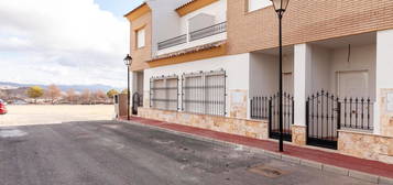 Chalet adosado en venta en calle Cádiz, 4