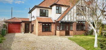 5 bedroom semi-detached house for sale