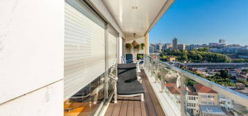 Luxuoso Apartamento T4 com vista para Rio Douro