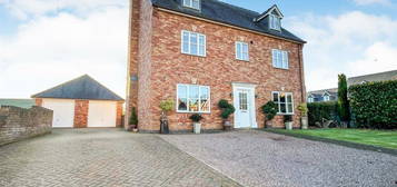 5 bedroom detached house for sale